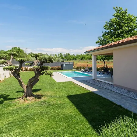 Holiday home Moderne Stefany Mit Pool Und Panoramablick *