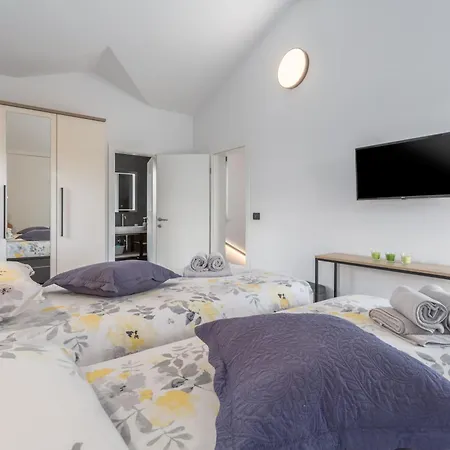 Moderne Stefany Mit Pool Und Panoramablick Holiday home *