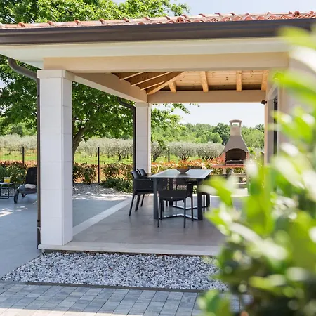 Holiday home Moderne Stefany Mit Pool Und Panoramablick *