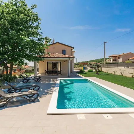 Moderne Stefany Mit Pool Und Panoramablick Porec