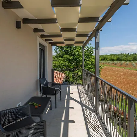 Holiday home Moderne Stefany Mit Pool Und Panoramablick