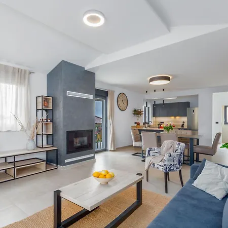 Moderne Stefany Mit Pool Und Panoramablick Ferienhaus *