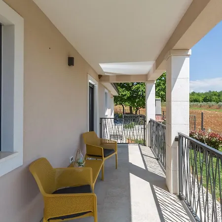 Moderne Stefany Mit Pool Und Panoramablick Ferienhaus Poreč