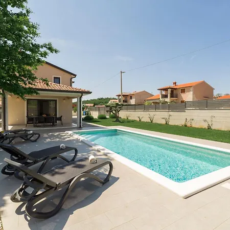 Ferienhaus Moderne Stefany Mit Pool Und Panoramablick