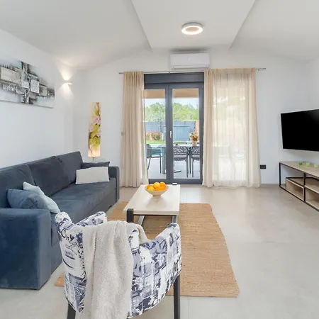 Moderne Stefany Mit Pool Und Panoramablick Porec
