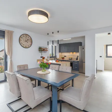 Ferienhaus Moderne Stefany Mit Pool Und Panoramablick